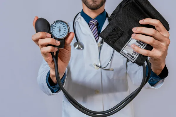 ¿Qué médico realiza evaluación cardíaca pediátrica?